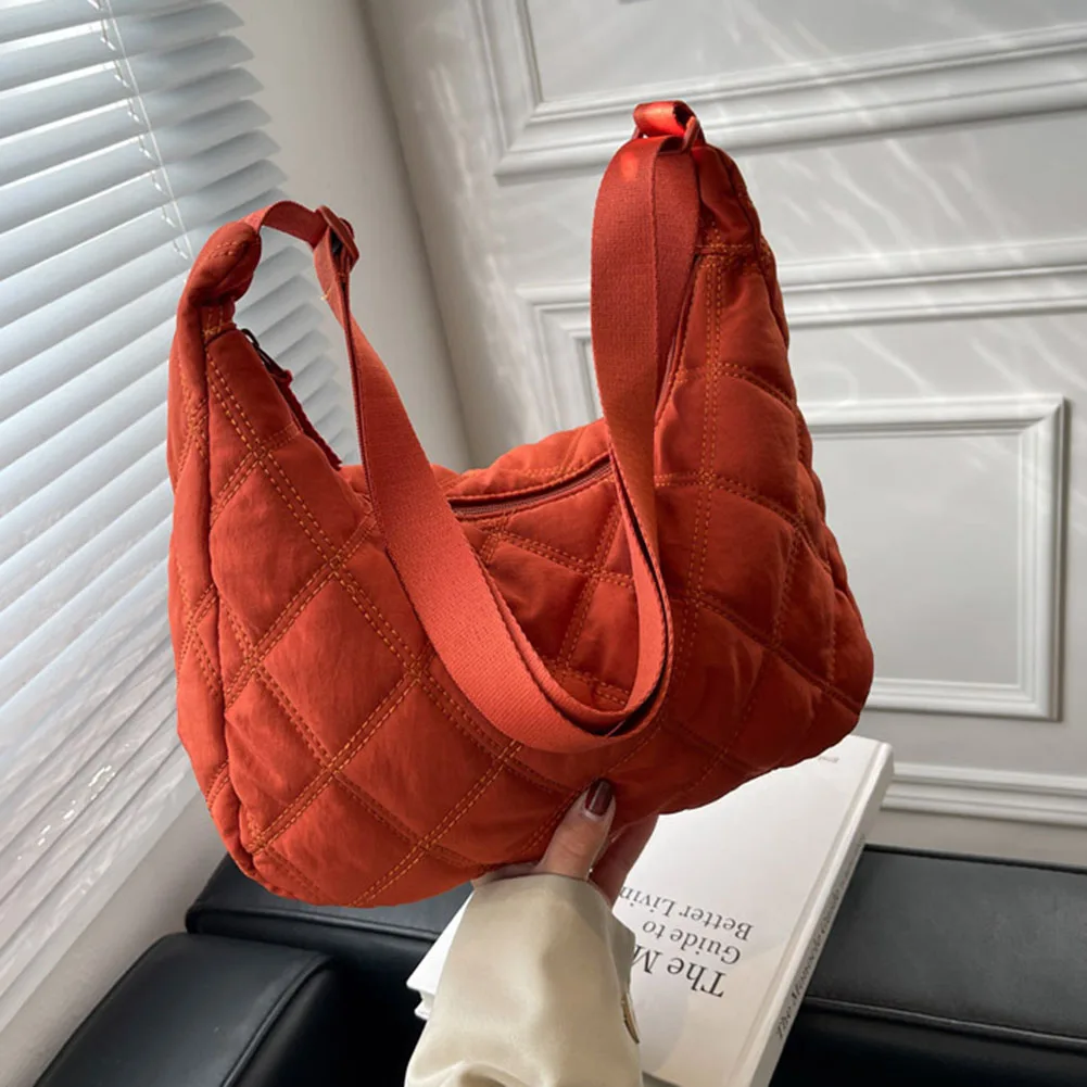 Bolso cruzado a la moda para mujer, bolso de hombro acolchado de Color sólido, correa ajustable, gran capacidad para Otoño e Invierno