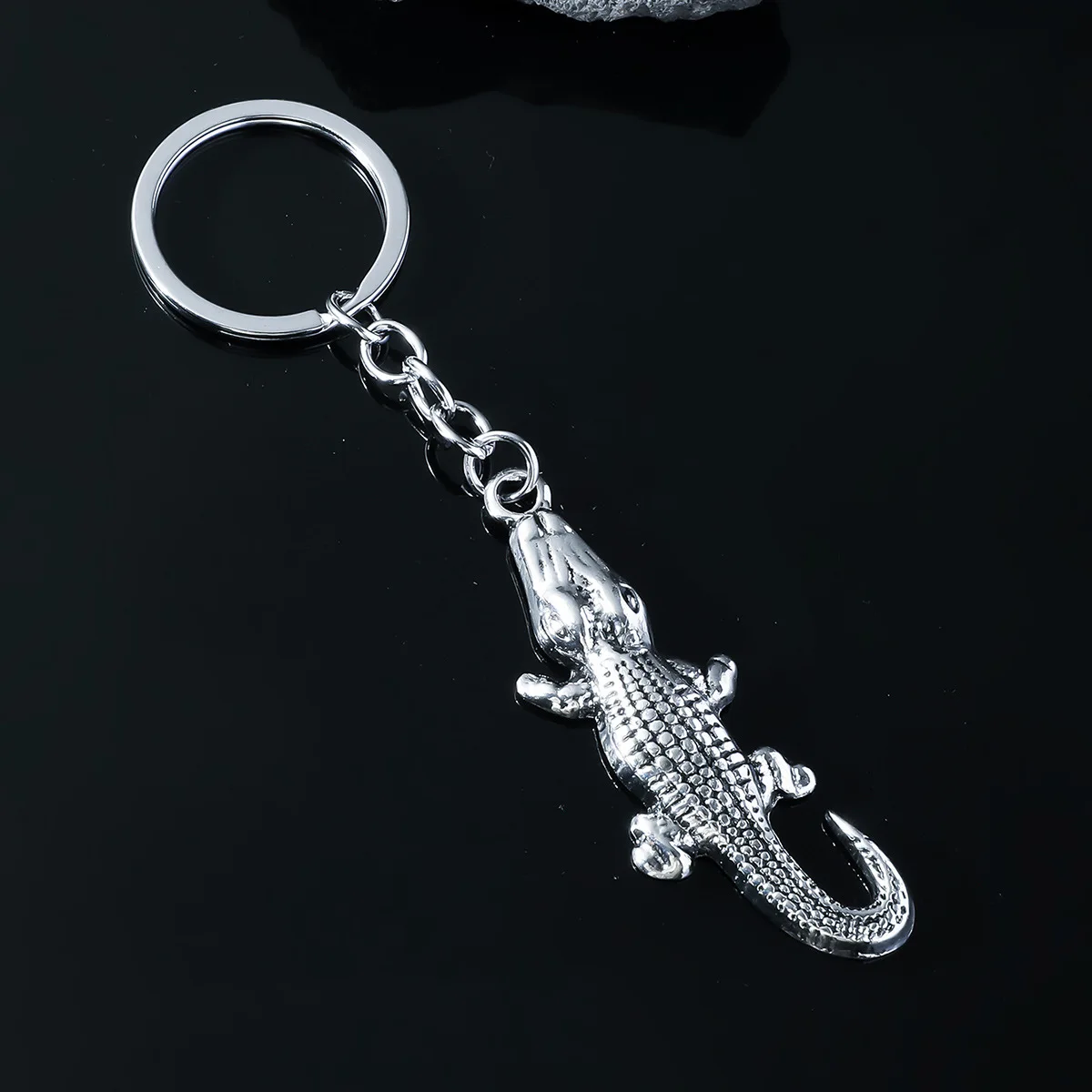 alligator keychain Metal Carved Crocodile Keychain Exquisite Copper Animal Alligator Pendant Key Ring Car Key Holder DIY Toy Sou