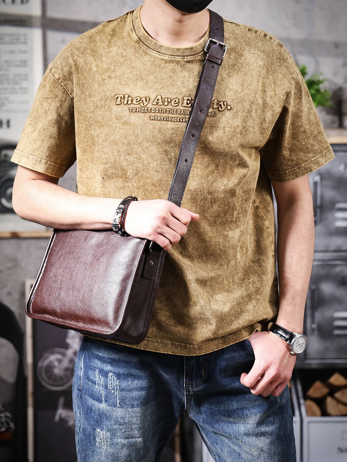 PNDME simple vintage high quality genuine leather men crossbody bag outdoor casual soft vegetable tanned cowhide shoulder bag