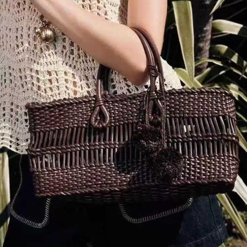 

2026 French Fashion New Woven Hollow Handbag With A Light Luxury High-end Feel Personalized Beach Vacation Tote Bag For Women