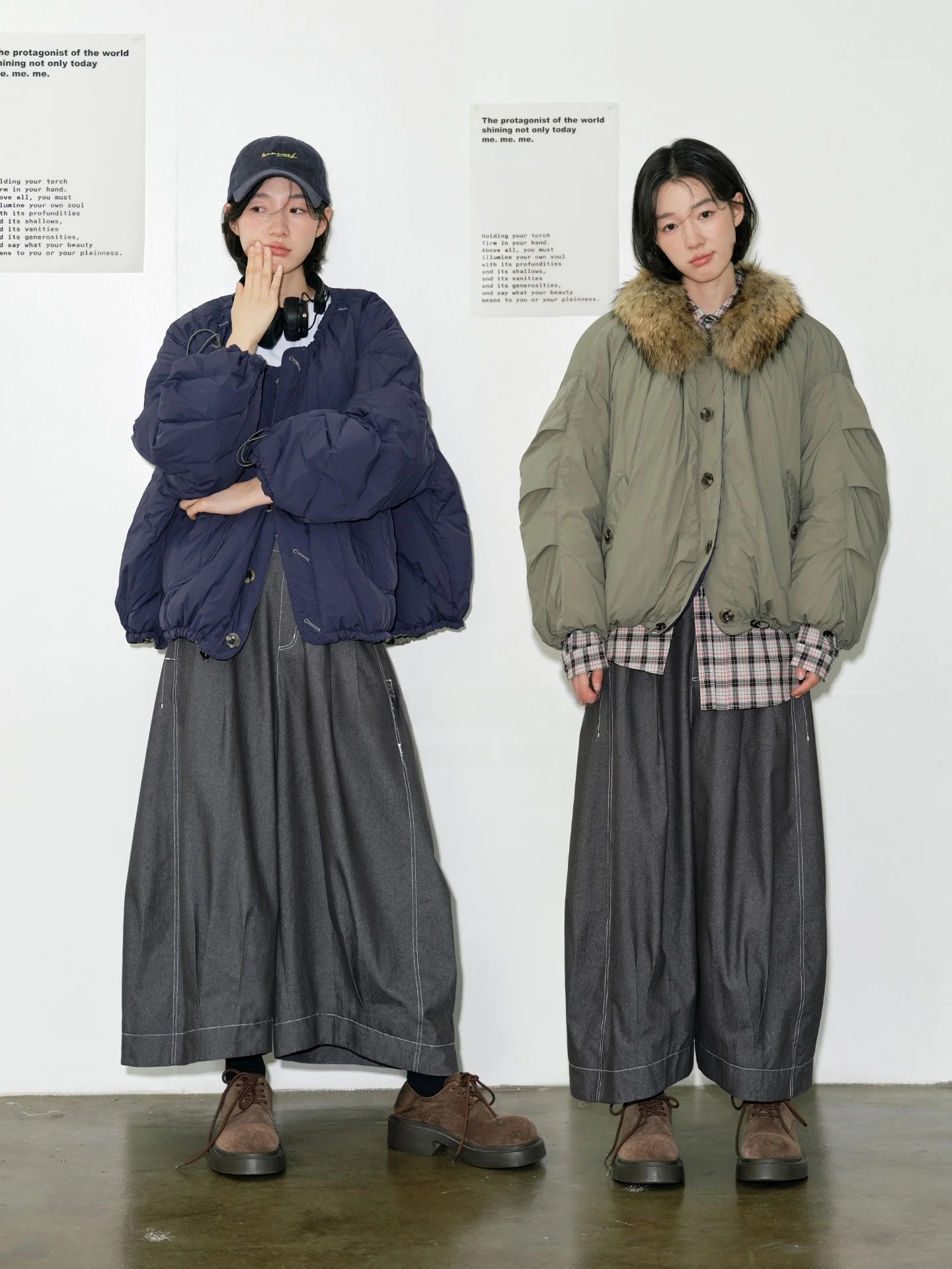 

Двусторонняя пуховая куртка с принтом оленя и птиц, с воротником из натурального меха, легкая, теплая, с наполнителем из белого пуха.