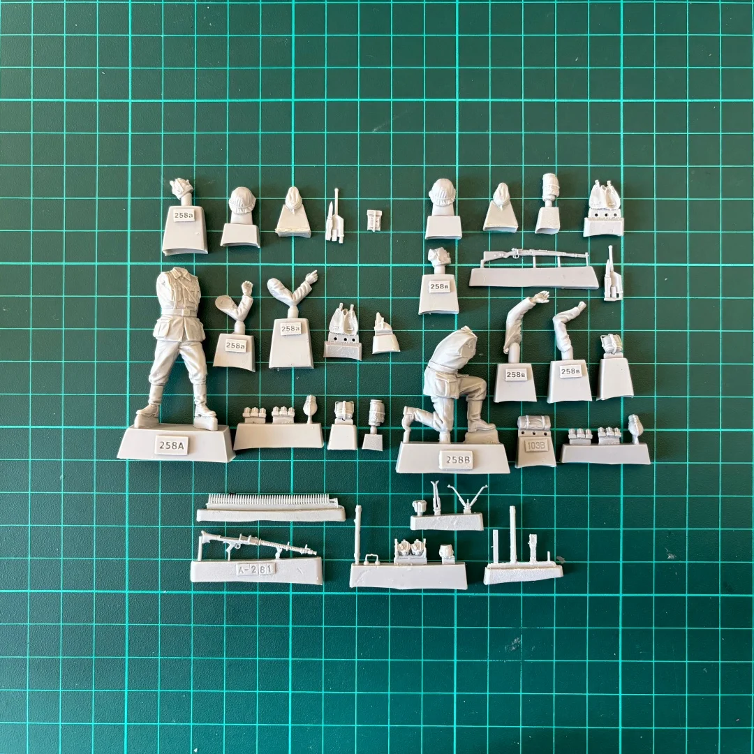 1/35 Resin Unpainted Model Kit, Military Theme, German Machine Gunner Unassembled and Unpainted GK, AD405