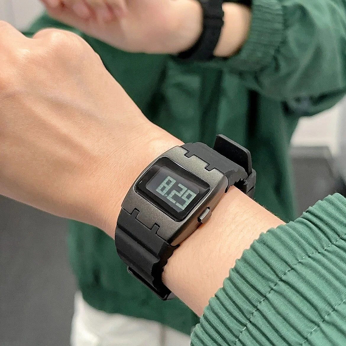 Z8000 الساعات الإلكترونية الرائعة IB DESIGN ساعات معدنية فريدة من نوعها ساعات BENLY الرقمية بأسلوب بسيط