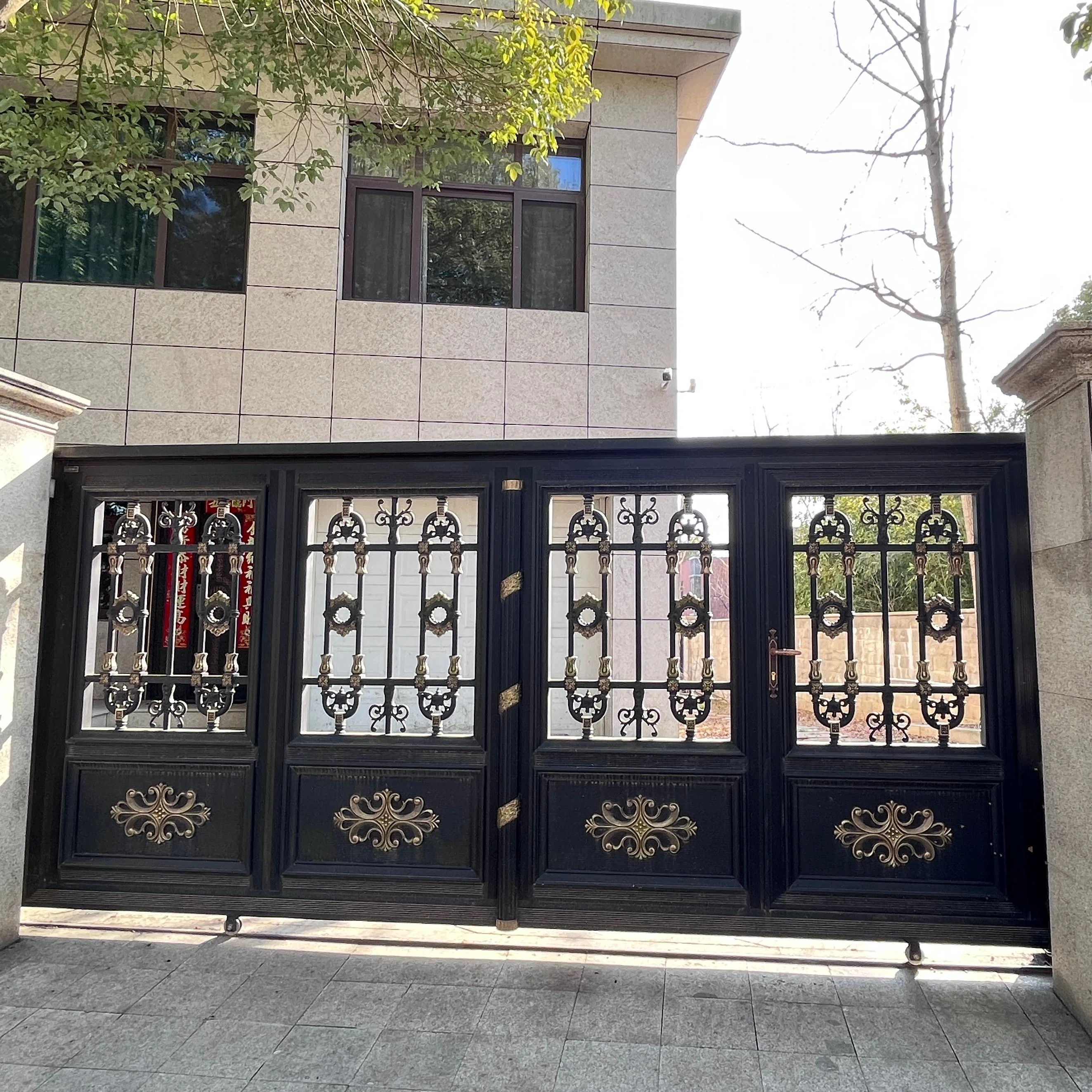 باب أمامي لمدخل فيلا واحدة مع جرس باب بتصميم منزلق ومفتاح سري وكلمات مرور وباب بوابة السياج من سبائك الألومنيوم #1
