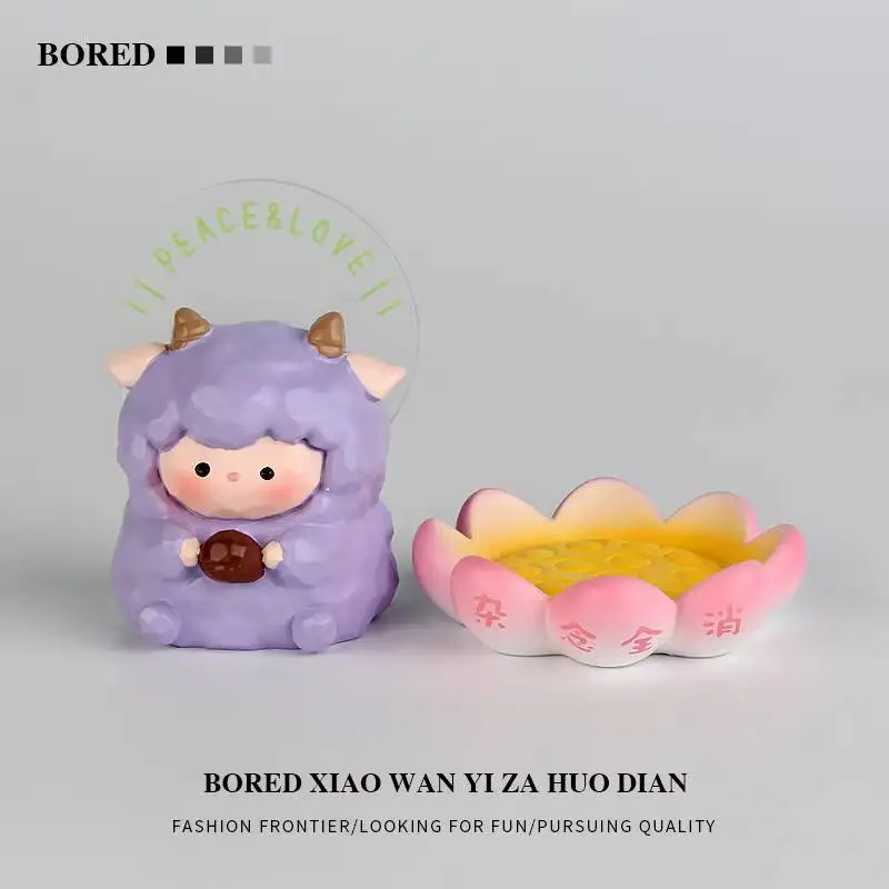The lamb accompanies you, and all your troubles disappear. It cures both body and mind, and is a cute desktop decoration