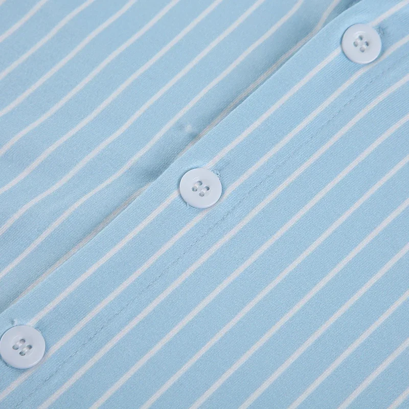 Sweetown chemises à manches courtes à rayures bleues pour femmes boutonné col rabattu mince Simple décontracté Preppy hauts t-shirts d'été de base