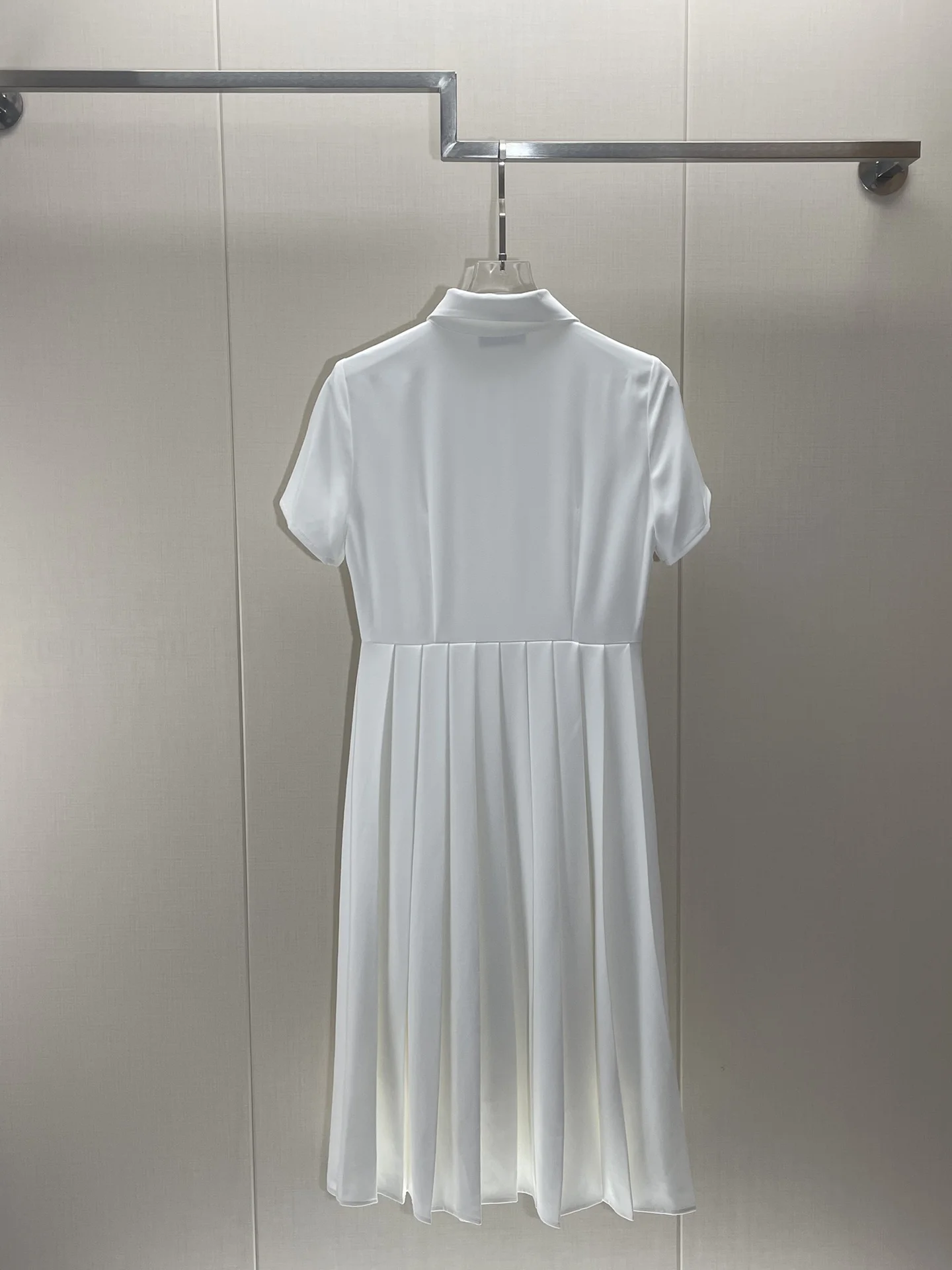 

New temperament commuting age-reducing pleated shirt collar letter embroidery slimming high-end waist dress