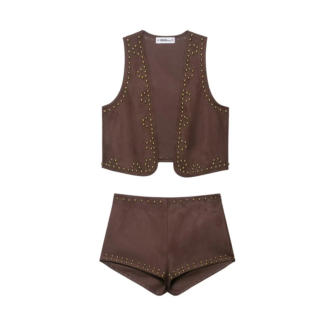 

Летний женский комплект замшевых шорт с заклепками и жилетом и отделкой — модный наряд 2025 года