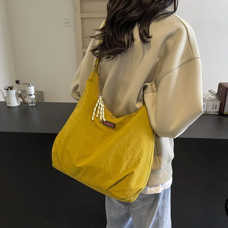

Elegant Women Shoulder Bag With Bamboo Handle Accents And Leather Body For Unique Fashion