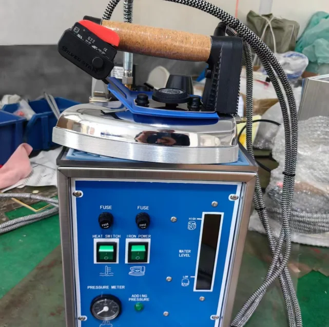 

-p 5L 1900W Motor Bottle Type Industrial Electric Iron Steam Boiler Boosted for Clothing Stores Dry Cleaning Shops*