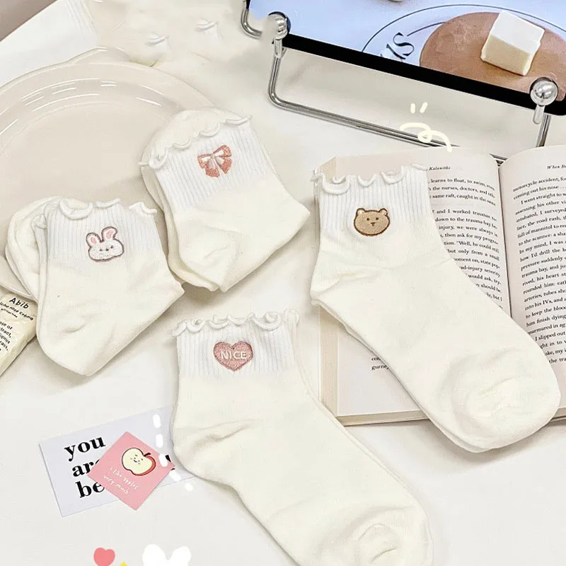 

4 Pairs Of White Women's Cotton Ruffled Short Socks Sweet And Cute Cartoon Animal Casual Socks Thin Women's Sock Set