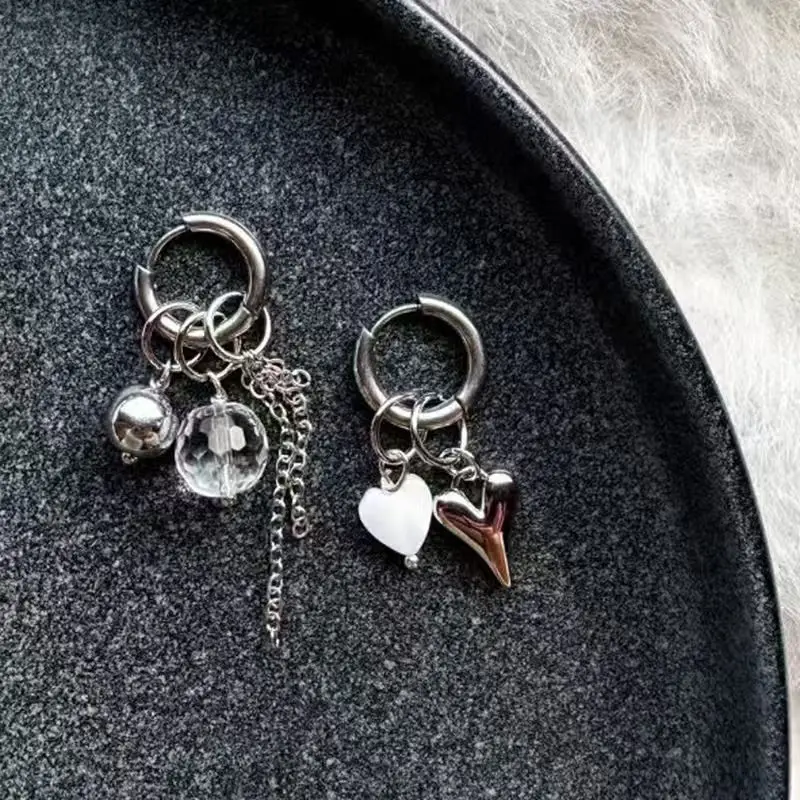 

Vintage Punk Metal Heart Shaped Tassel Pendant Earrings for Women Classics Design Asymmetrical Versatile Fashion Jewelry Gift