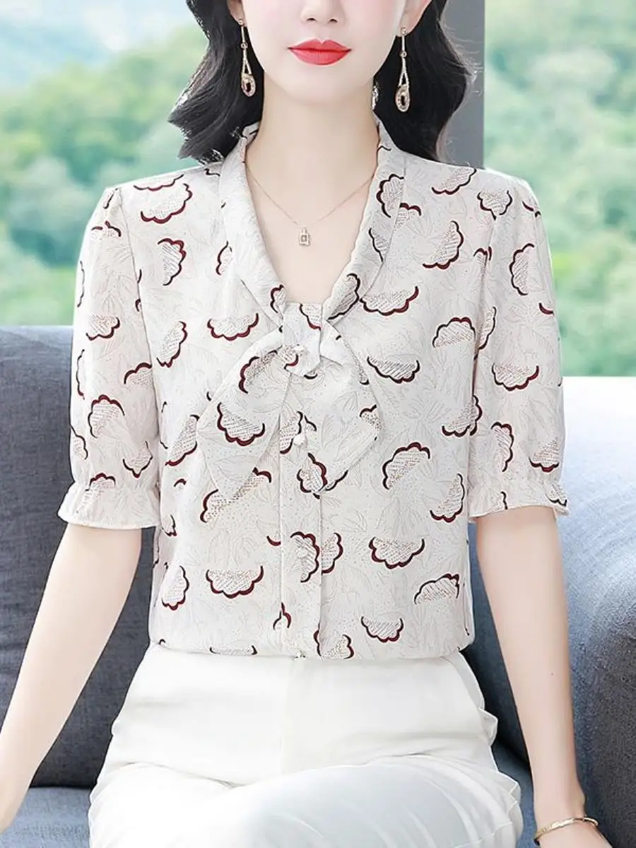 conjunto-de-tres-pecas-para-maes-modernas-camisa-floral-de-verao-de-manga-curta-solta-com-efeito-emagrecedor-e-design-de-bor