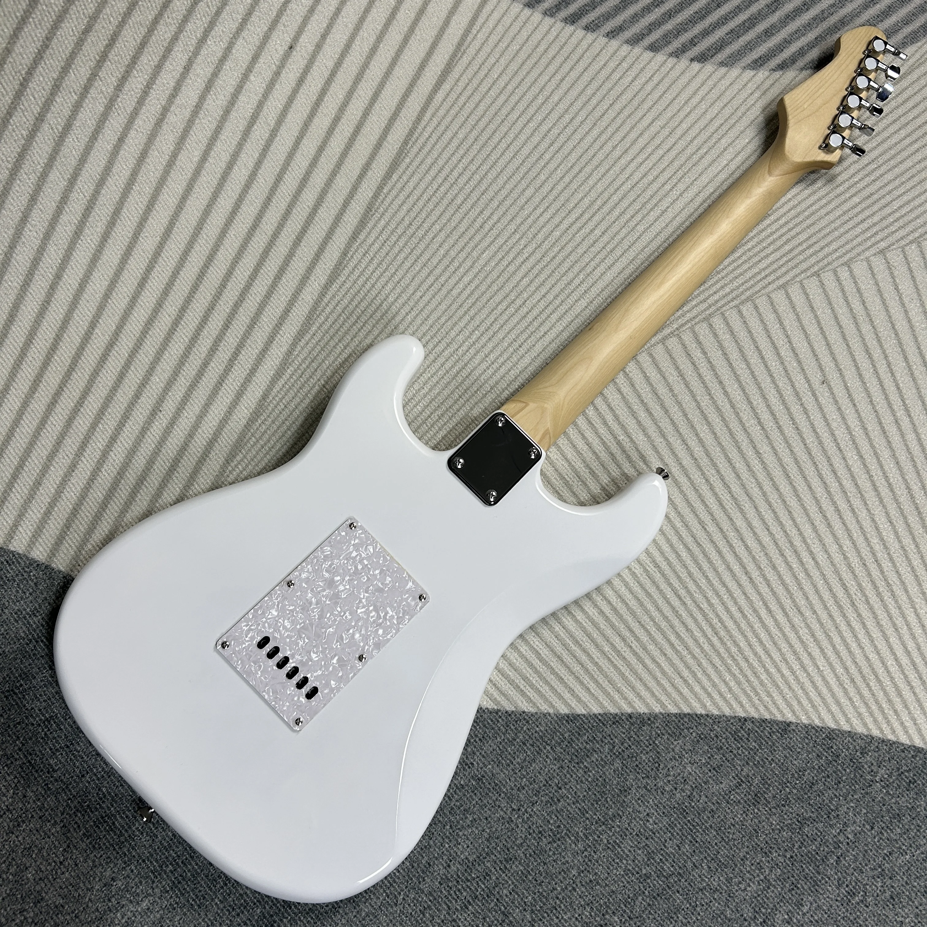 กีตาร์ไฟฟ้า Gleeson St รุ่น Hot Sale สีขาวและม่วงลายไม้ฟลาม คอเมเปิล ตัวไม้มะฮอกกานี