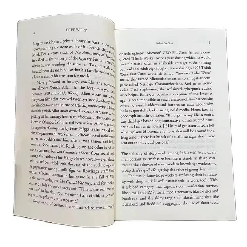 "Deep Work" de Cal Newport: Dominando o foco no mundo distraído - Guia prático para a produtividade e o sucesso da carreira (em estoque)