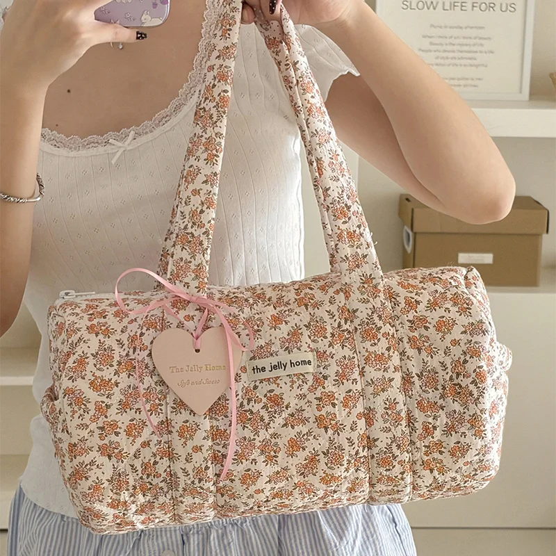 Zylinderförmige Handtasche mit Blumenmuster, tragbare Reisewaschtasche, große Kapazität, tragbare Aufbewahrungstasche für den Außenbereich, Damen-Kosmetik- und Toilettenartikel – Detail 2