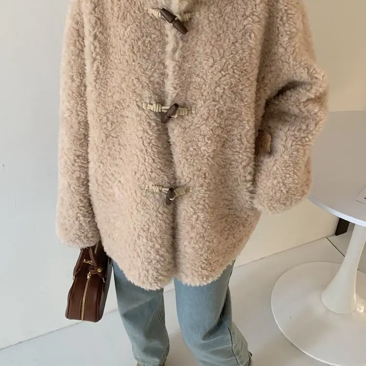 Bull Horn Button Full Sheep Fur Grass Coat 100% Lamb Wool Silhouette Medium Long Women 2024 New Winter