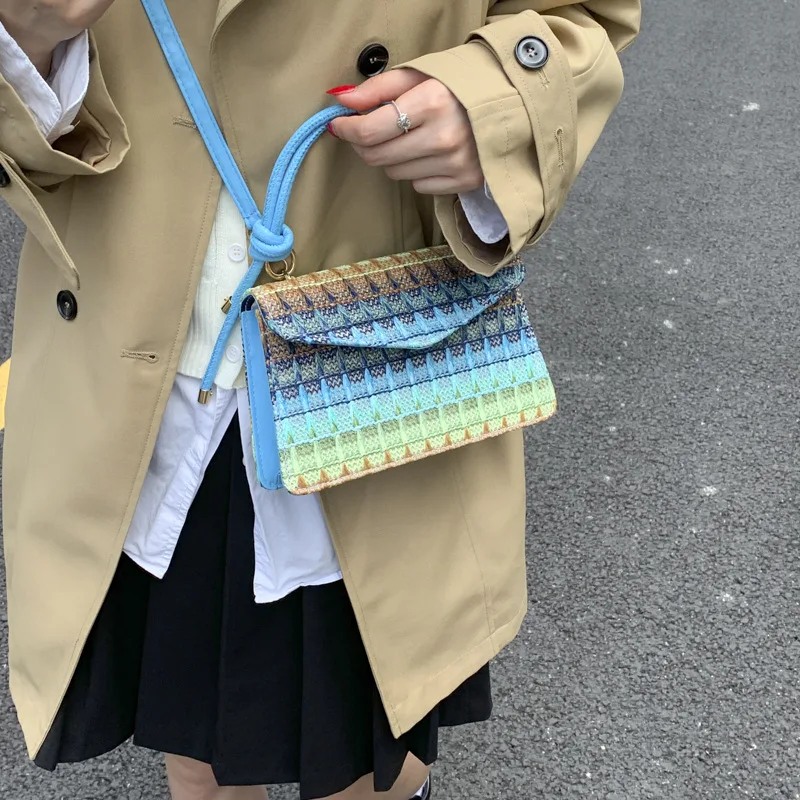 

Нишевый стиль! Летняя женская маленькая квадратная сумка 2025 года — модная простая повседневная пригородная сумка через плечо