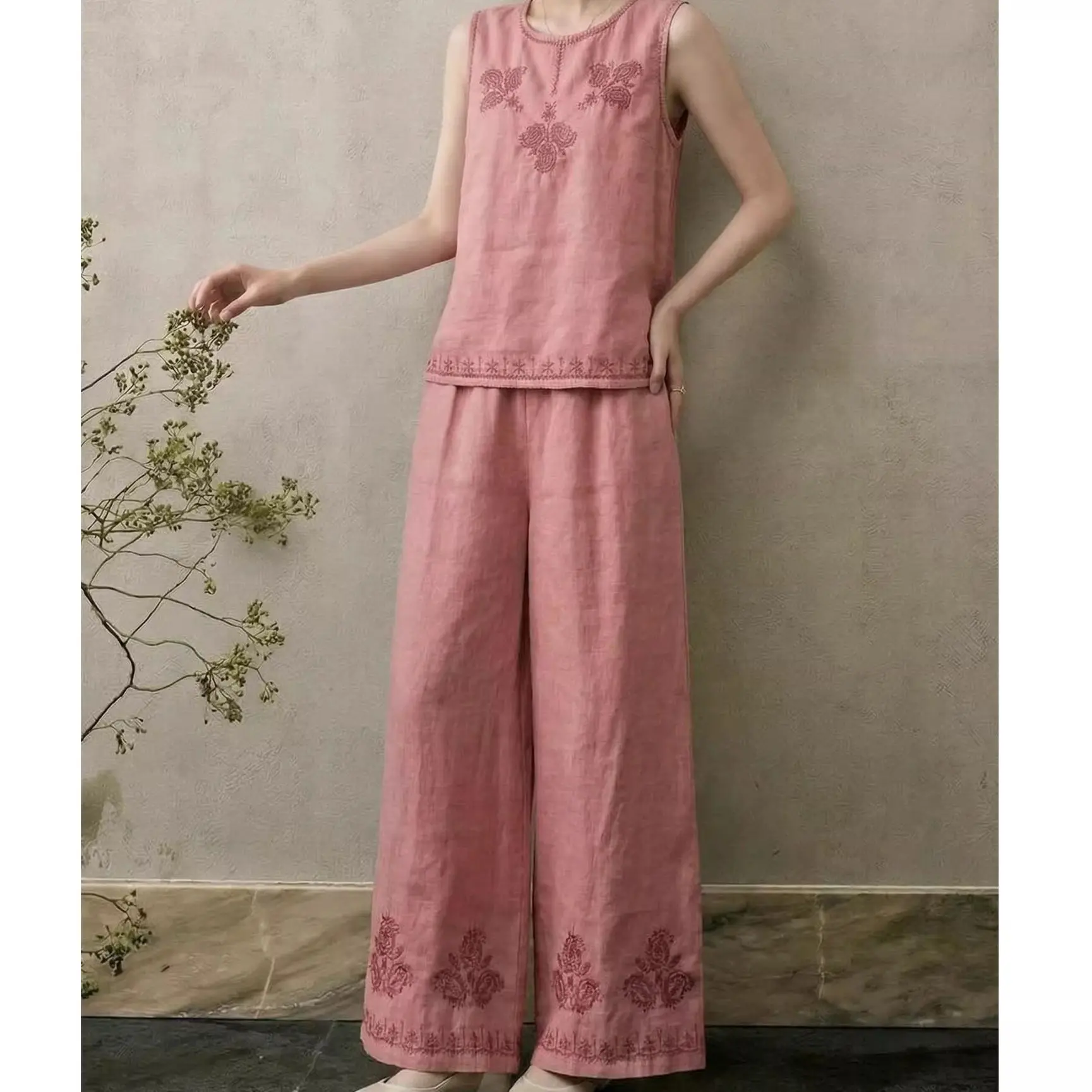 

Retro New Chinese Cotton And Linen Sleeveless Vest Women's Crew Neck Embroidered Vest Loose And Thin Bbreathable Two-Piece Set