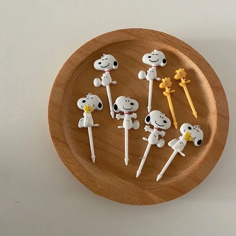 Snoopy cartoon cute creative three-dimensional puppy pattern children\'s lunch fruit fork Japanese popular high-value cake fork