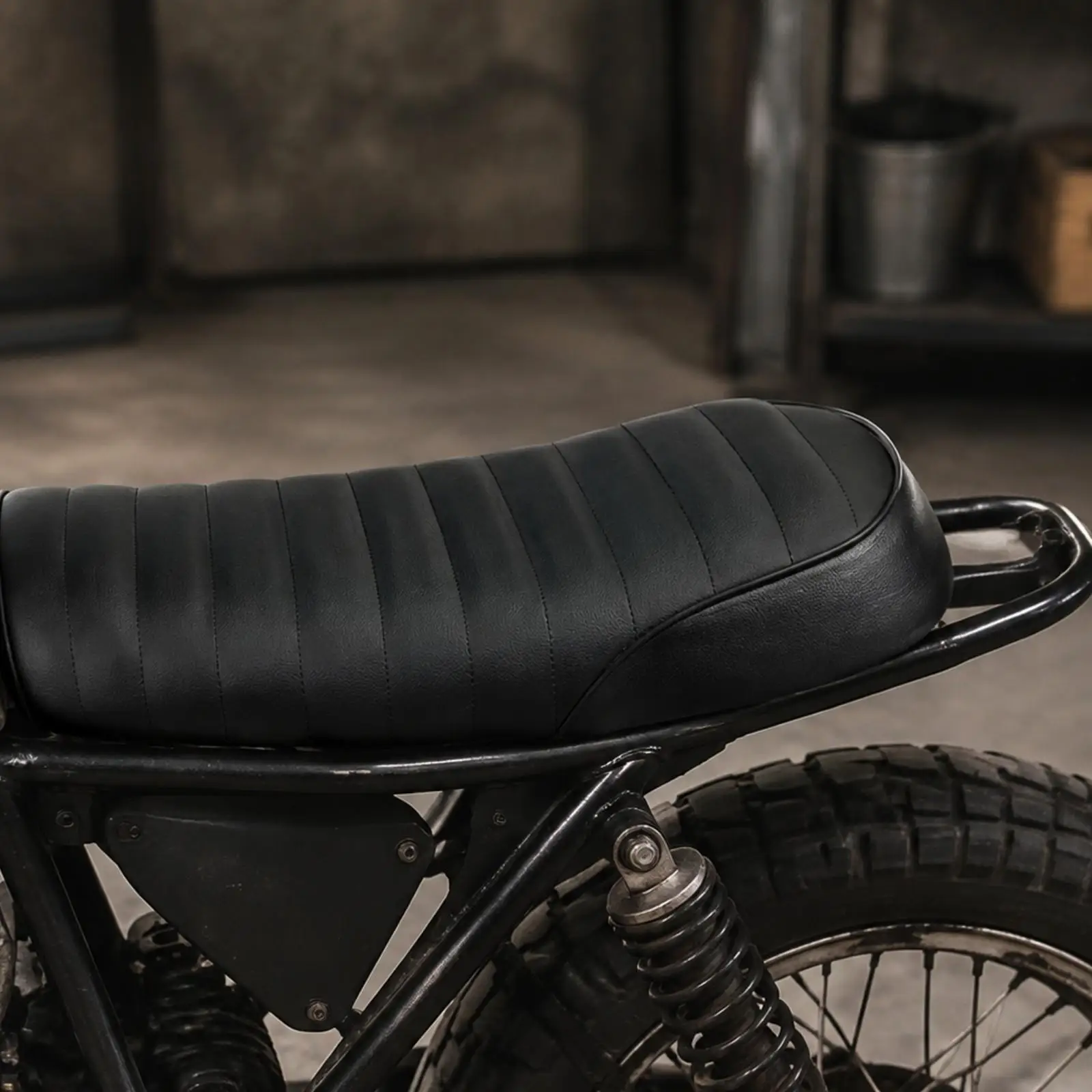 PU Leather Motorcycle Seat Cushion Retro Flat Base Custom Pad with Ribbed Surface for Show Bike Builds
