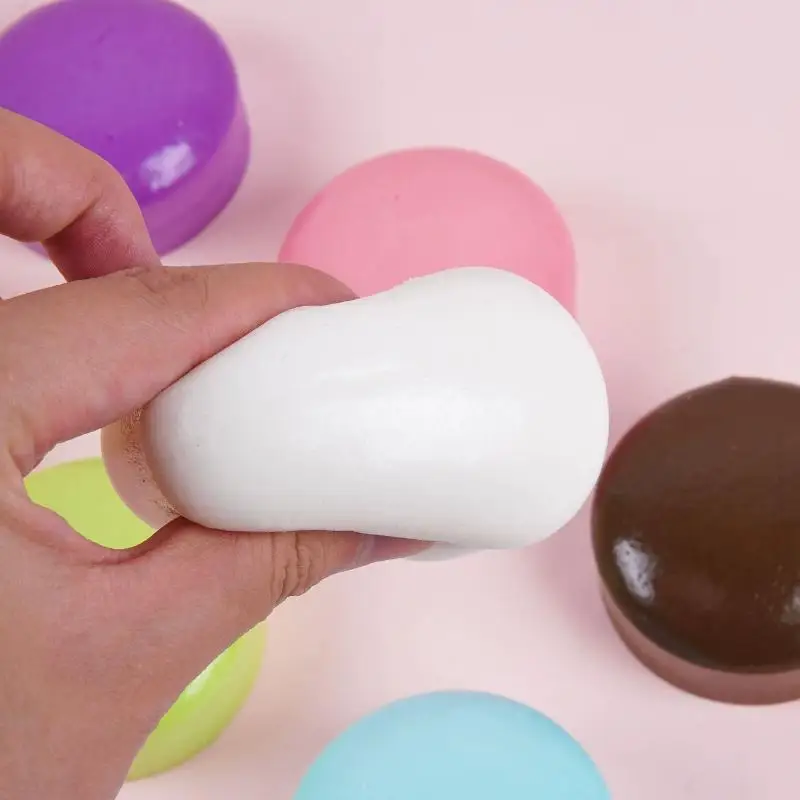 Jouet à presser doux à remontée lente, design gâteau au