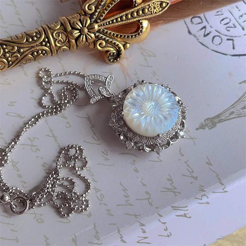 s925Silver Inlaid White Mother-of-Pearl Daisy Cameo Pendant Vintage Style