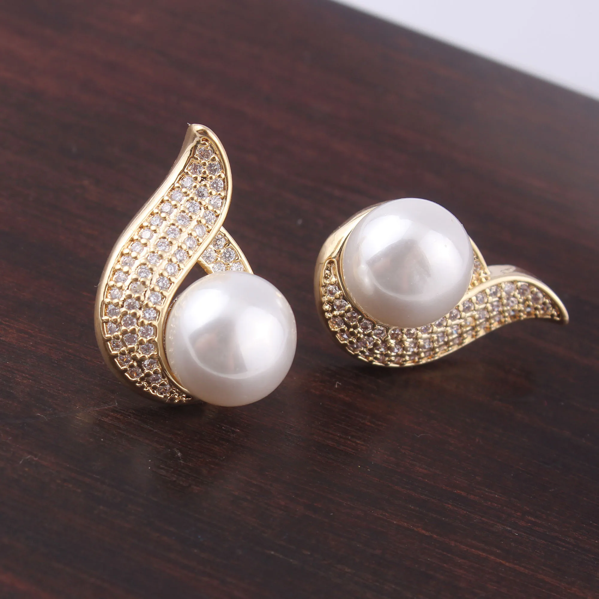 WENHQ 2 Colors Fashion Sparkly Cubic Zircon Pearl  Stud Clip on Earrings Women\'s Bridesmaid Wedding No Pierced Cuff Earrings