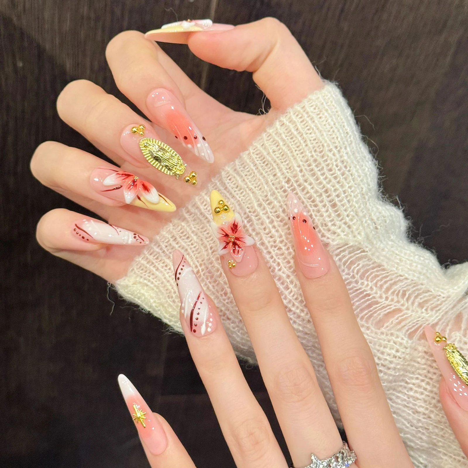 10Pcs Long Pointed Fake Nails Handcarved Red Pink Gradient Petals Design Press On Nails European Fashion Hand-made False Nails
