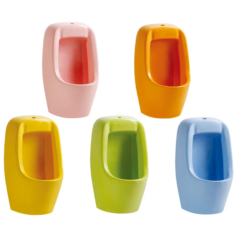 Urinario colorido montado en la pared urinario prensado a mano de cerámica urinario para niños de jardín de infantes montado en la pared