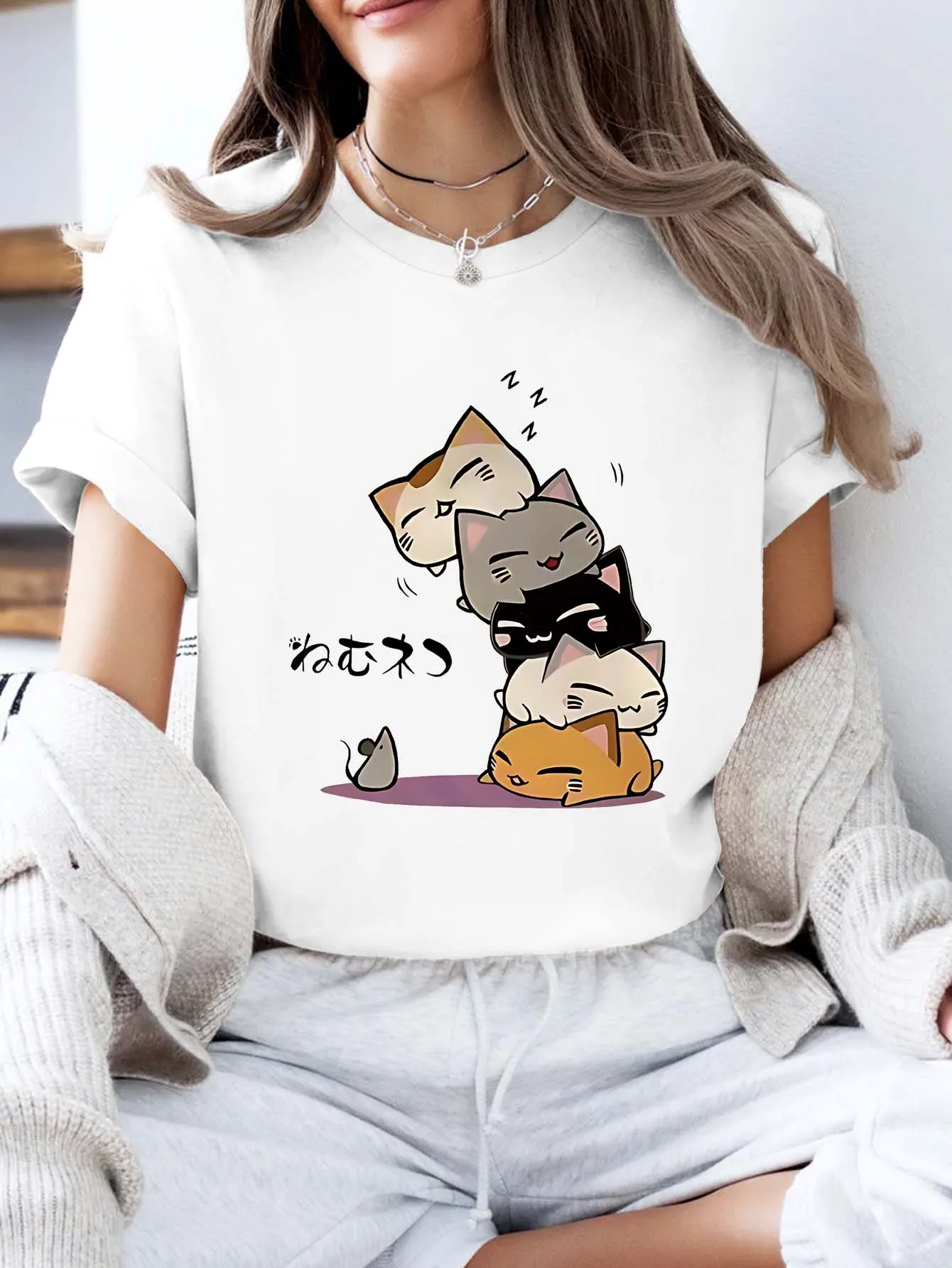 Camiseta de manga corta de talla grande, ropa de mujer: "lindos gatos apilados", estilo japonés, gráfico Kawaii