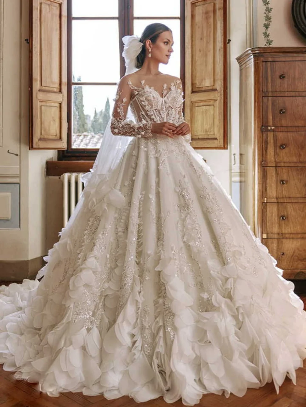 Princess Ball Gown Wedding Dresses High Neck Long Sleeve Appliques Bridal Gowns With Veils Sequins Customized Vestidos De Novia