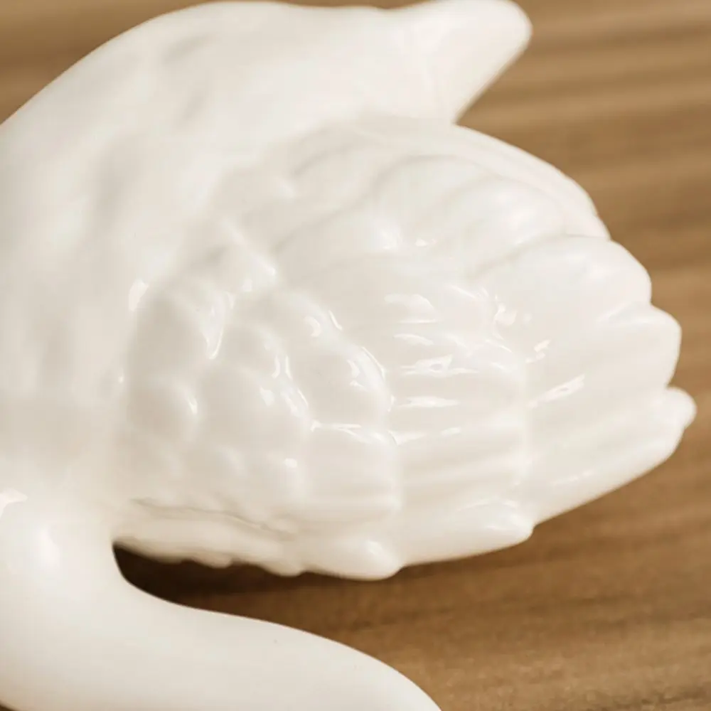 

Современные простые в использовании украшения черного лебедя, элегантная уникальная статуя белого лебедя, фигурка пары лебедя, спальня