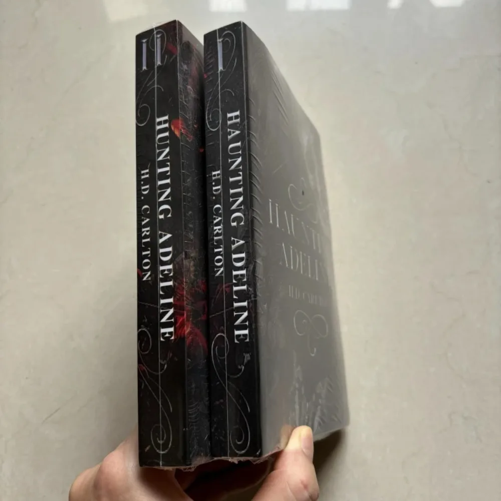 مجموعة كتب من Haunting Adeline Cat and Mouse Duet بقلم H.D. Carlton Paperback باللغة الإنجليزية