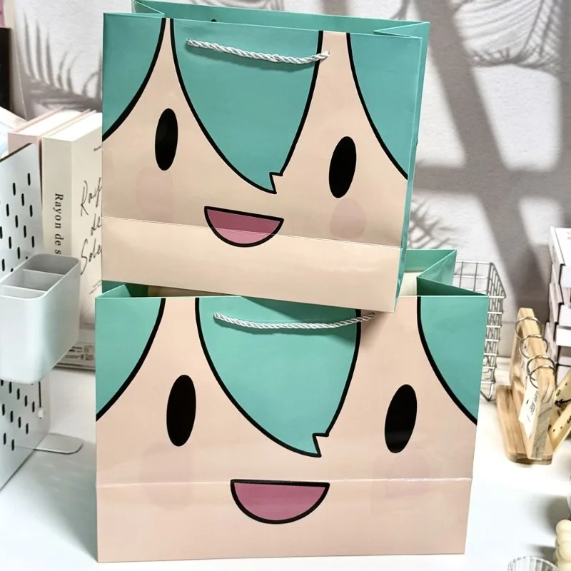 Hatsune Miku bolsa de regalo de dibujos animados lindo compras bidimensionales de gran capacidad portátil regalo de cumpleaños bolsa de embalaje hecha a mano