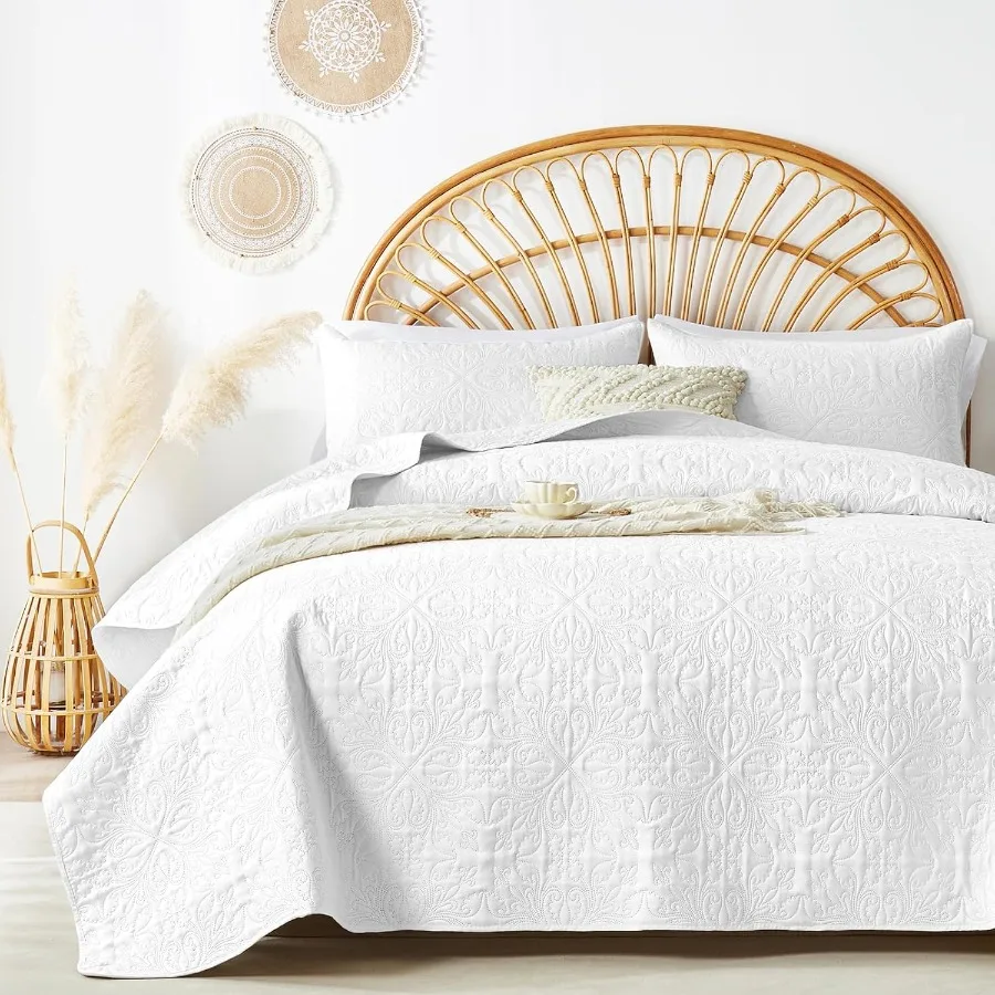 

Full Queen Quilt Bedding Set for All Seasons Lightweight White Bedspreads Queen Size Modern Style Microfiber Soft Floral Patter
