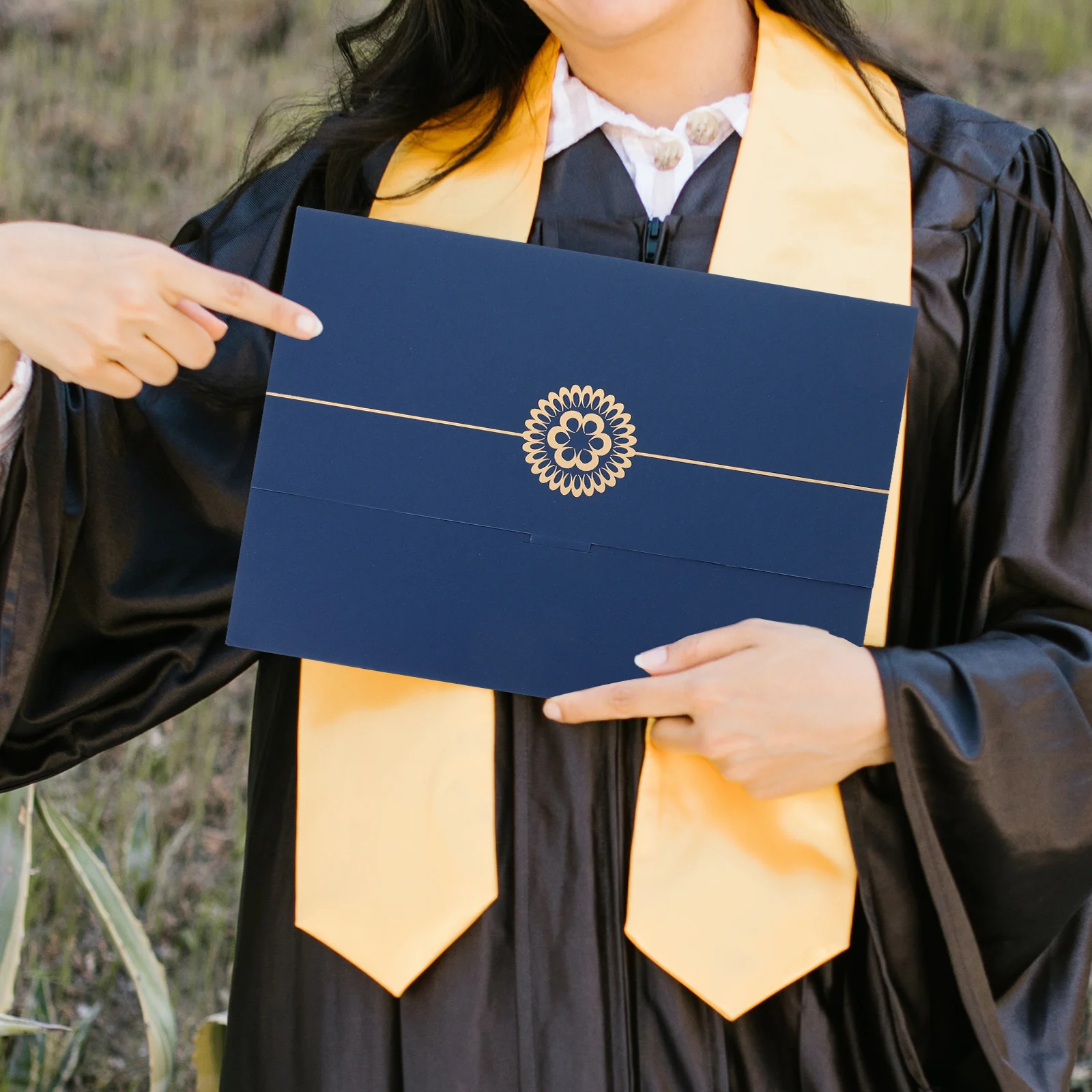 

2pcs A4 Certificate Cover Black Gold Paper Diploma Holders Document Covers Award Frames Graduation Practical Use