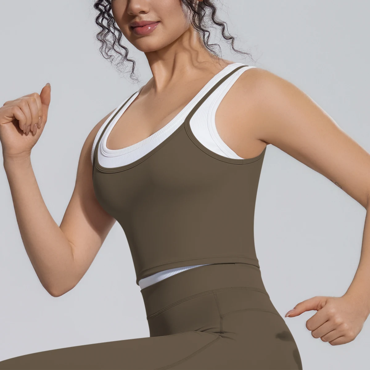 Naked Feel Schöner Rücken Yoga-Top für Frauen Stoßdämpfendes Lauf-Yoga-Tanktop mit Brustpolster Farbblockierendes Workout-Top – Detail 17