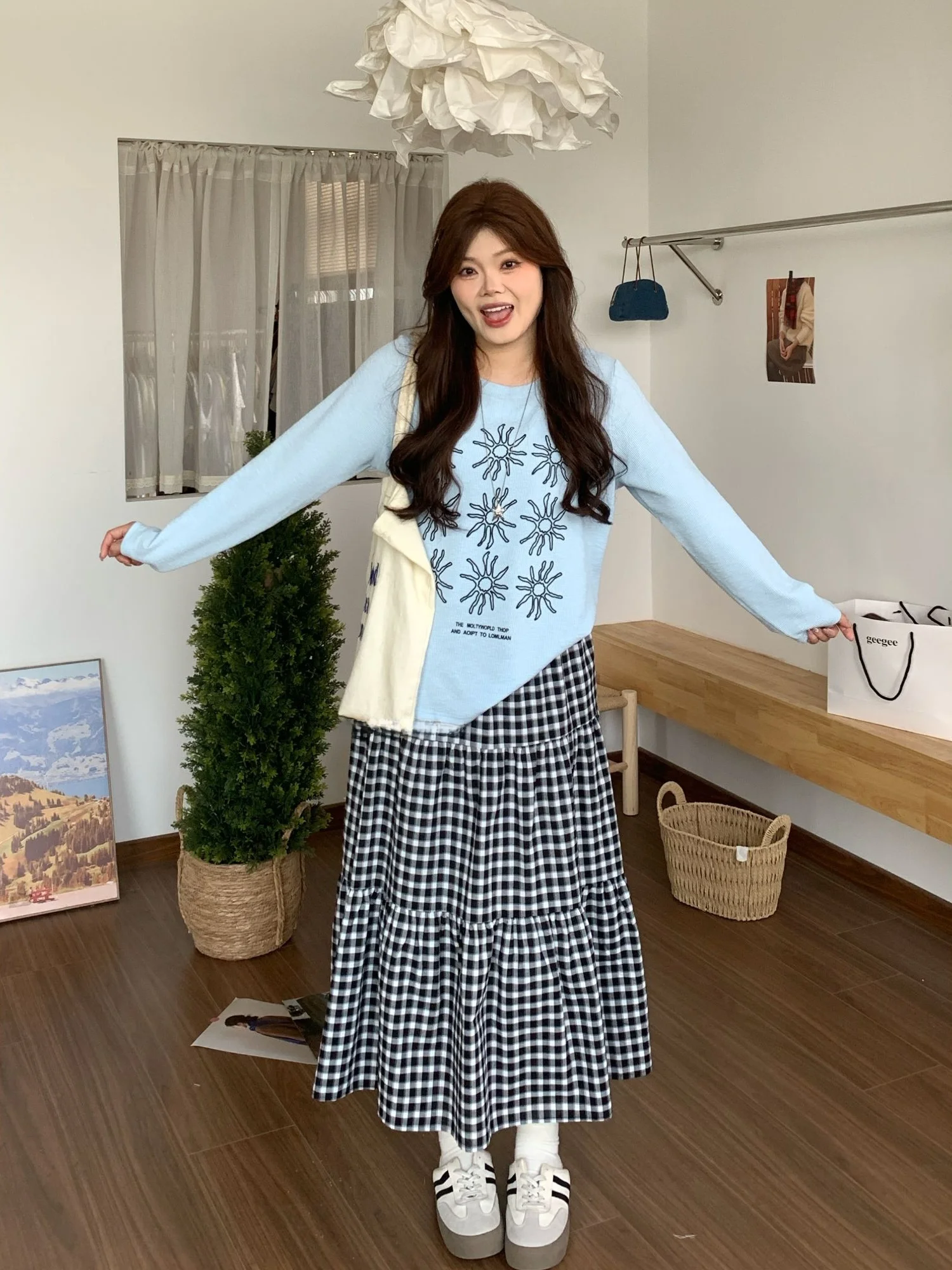 

Весенняя футболка больших размеров в корейском стиле, приталенная, с принтом, длинными рукавами, легкая, с защитой от солнца, повседневная, свободного кроя, из полиэстера и хлопка.