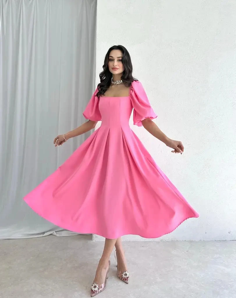 Vestido de fiesta plisado Vertical de satén con hombros descubiertos, color rosa brillante, cuello de barco