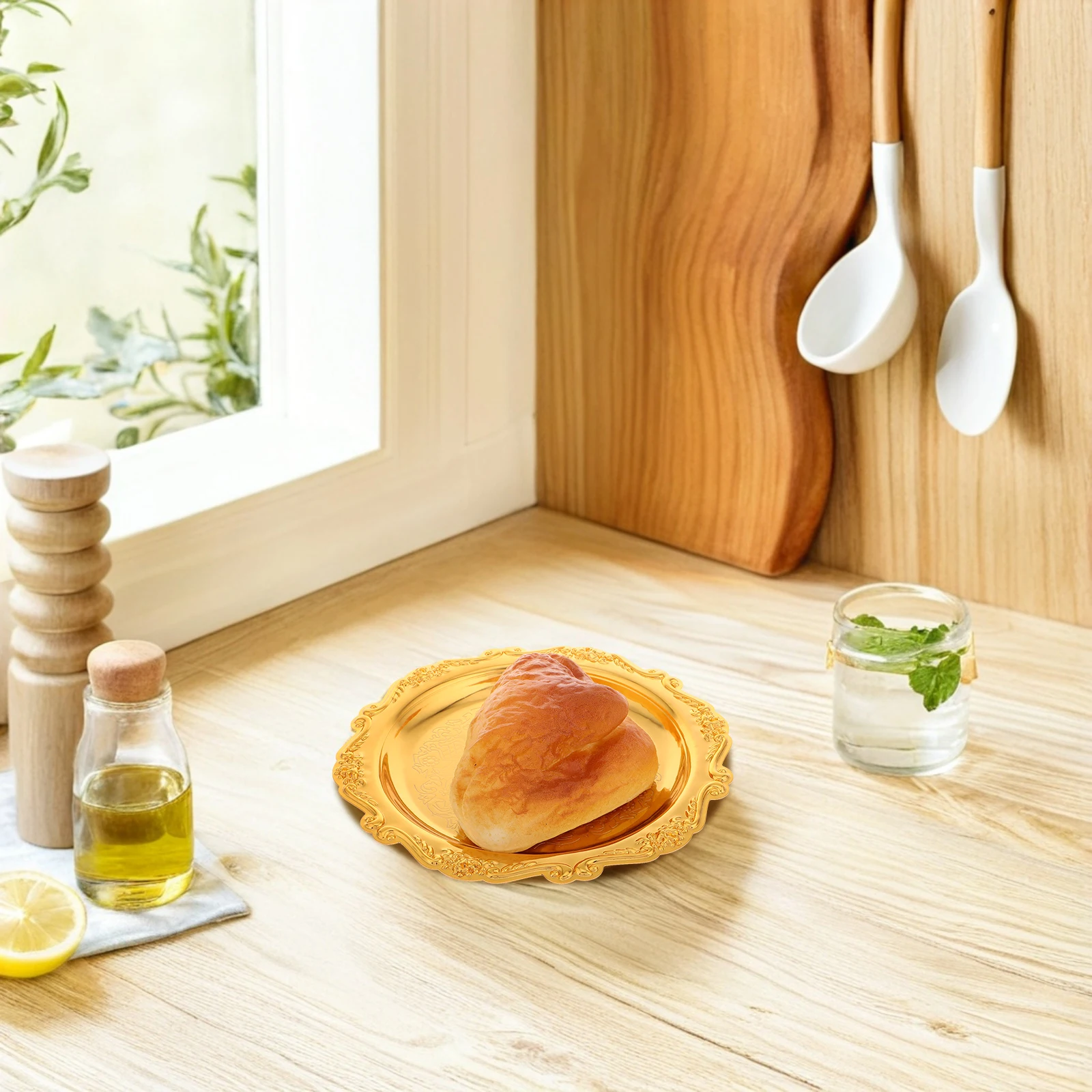 

Snack Plate 8 Inches Iron Tray Vintage Design Multi Use For Desserts Candy Jewelry Serving Home Office Cafe Decor Serving