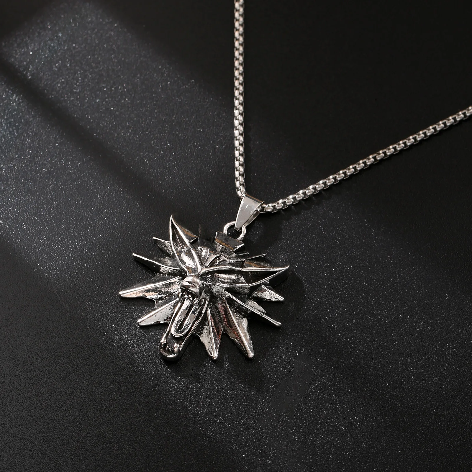 1PCS Silvery Witcher Wolf Pendant Necklace Stainless Steel Box Chain Fantasy Game Jewelry Gift for Men