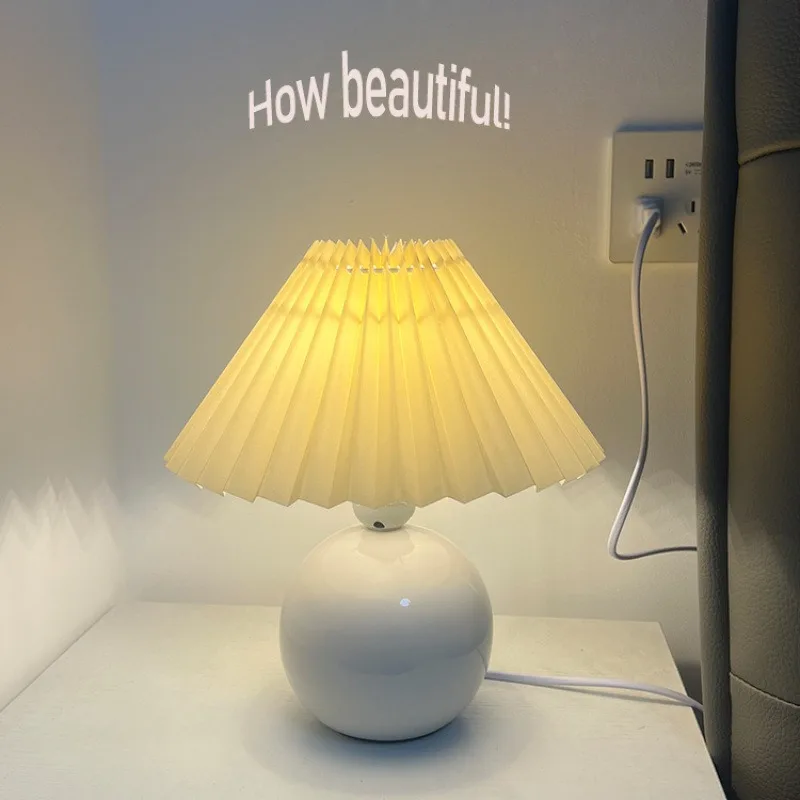 Керамическая плиссированная настольная лампа в скандинавском стиле, прикроватная лампа для спальни в скандинавском стиле, сетчатый красный свет