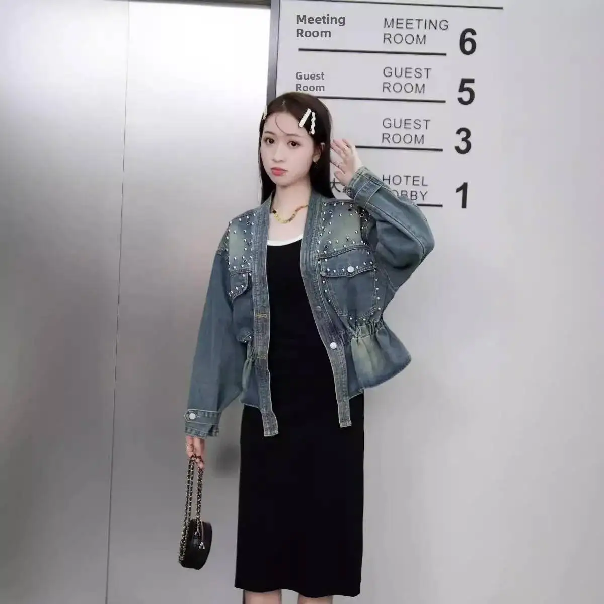 French denim jacket women's new heavy-duty diamond-studded beaded loose short long-sleeved jacket in spring and autumn