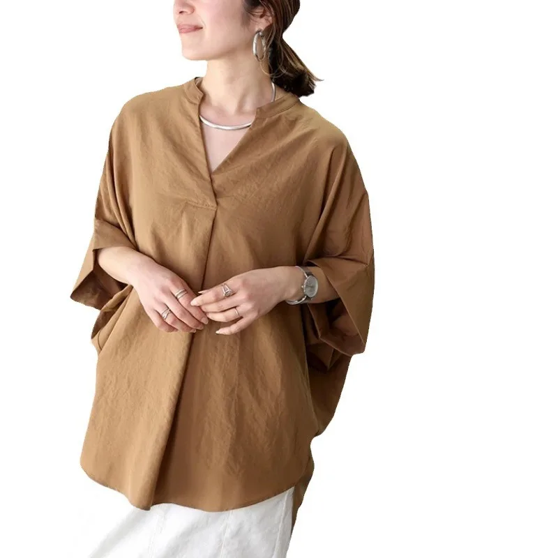 Kemeja Pullover Kerah V Lengan Pendek Warna Polos Trendi Kasual Elegan Wanita Musim Panas Fashion Baru Jepang Atasan Pakaian Wanita