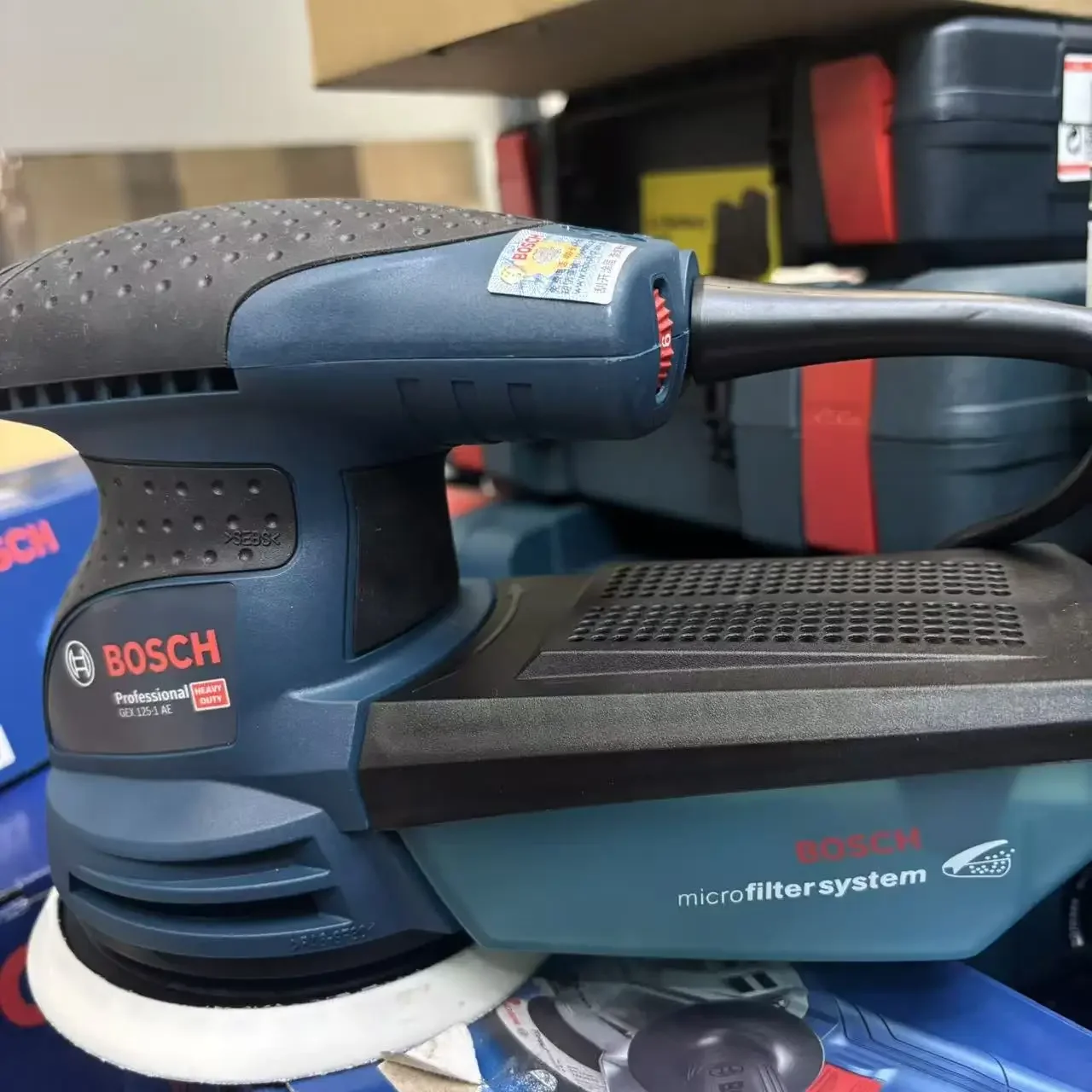 Bosch GEX 125-1AE Handheld Orbital Sander Steady Grinding Performance for Daily Wood Buffing and Household Refurbishment Needs view 2