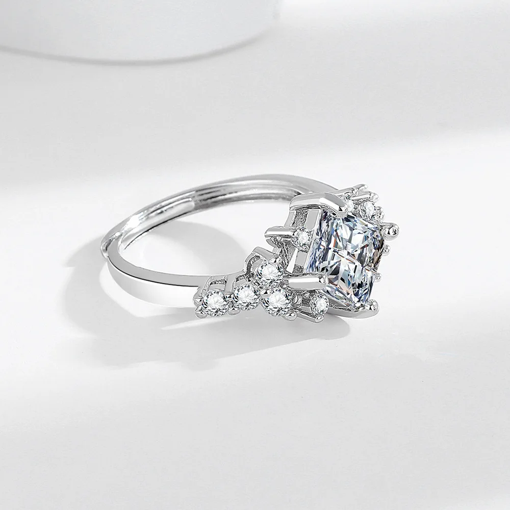 Gioielli di anniversario per banchetti con anello da donna alla moda elegante con zirconi quadrati in argento sterling 925 di lusso leggero