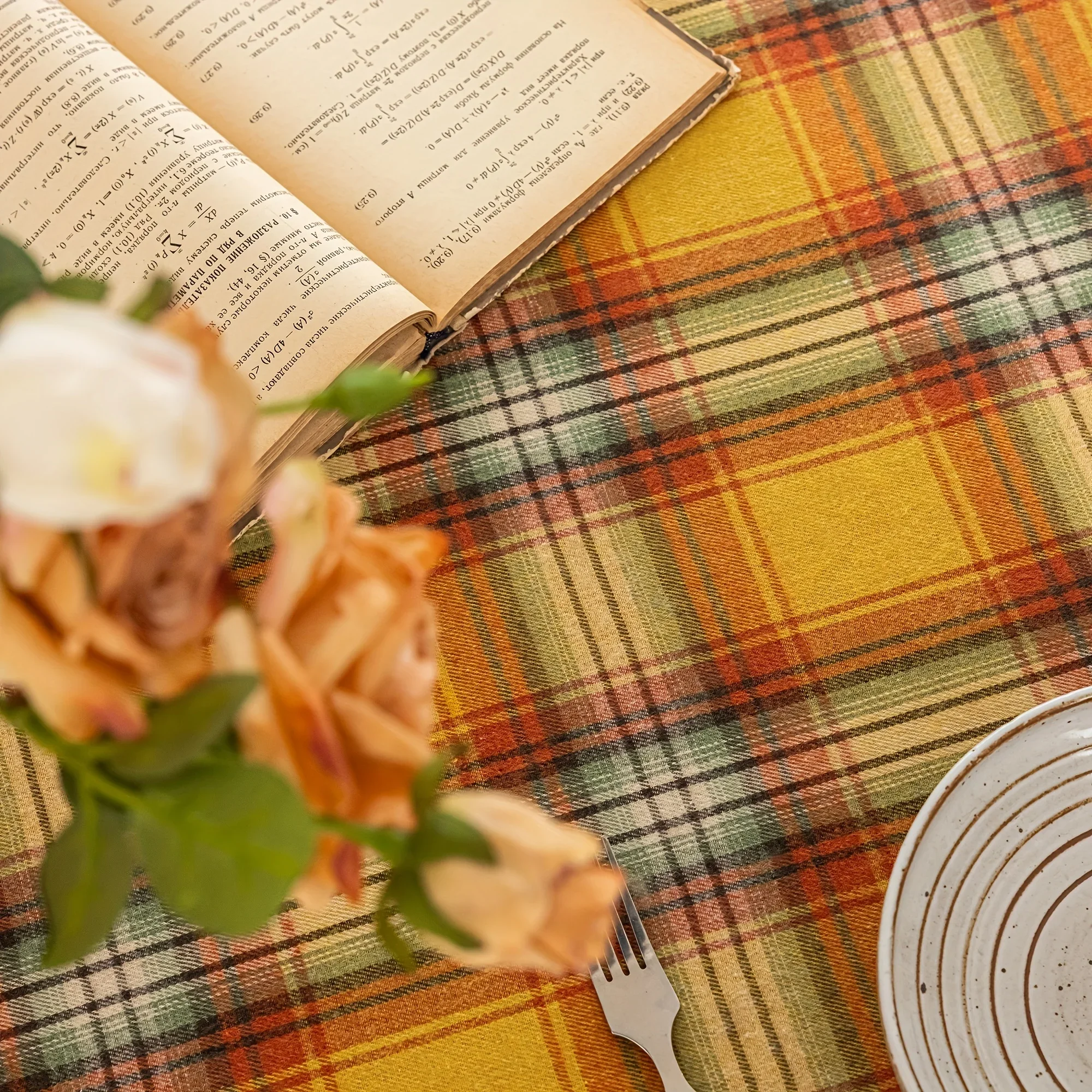Fall checkered tablecloth, British retro style dining tablecloth, suitable for covering the dining table and living roomxzj