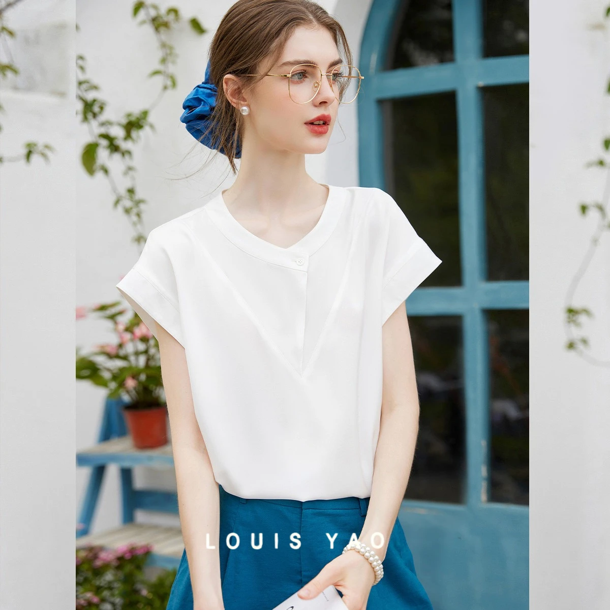 

LOUIS YAO Color Contrasting Bright Thread Design Blouse 2025 Summer Women's Shirt Simple Irregular Overlapping Collar Shirt