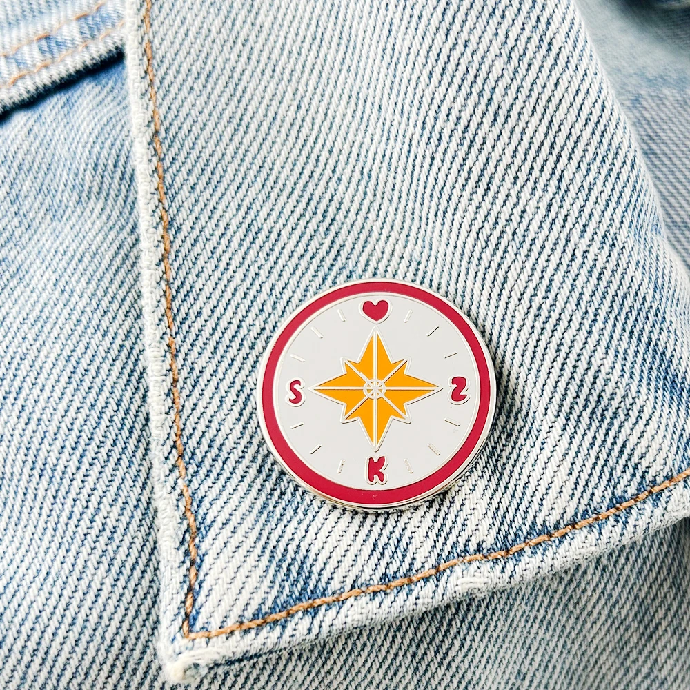 SKZ-Compass Emaille-Anstecker K-Pop Abzeichen Koreanische Band-Peripherie Brosche Musik-Schmuck Fan-Geschenk Sammlerstück Souvenir Neuheit Dekorativ – Detail 5